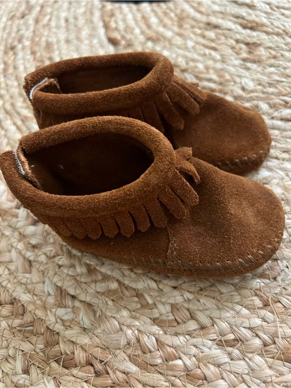 Minnetonka baby unisex genuine Brown Suede Fringe Moccasins no flaws size 2